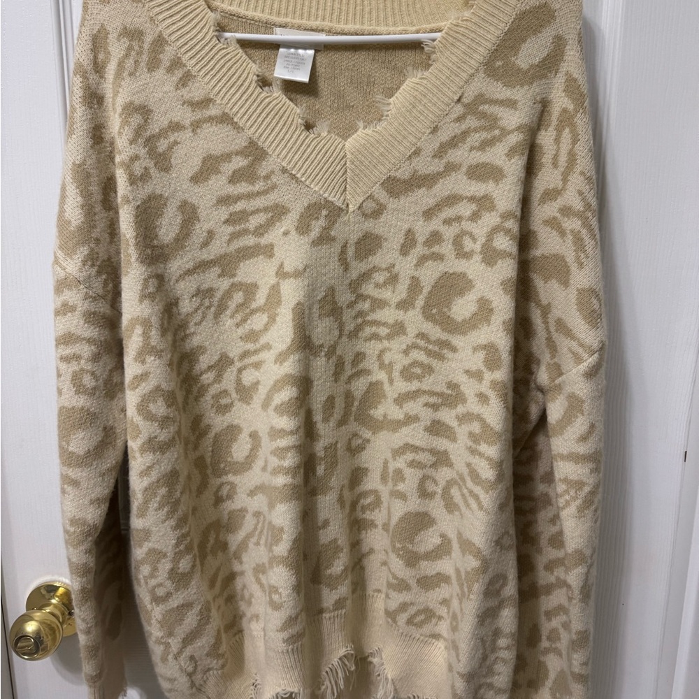 Main Strip Beige Animal Print V-Neck Sweater
